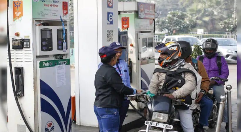 പെട്രോൾ, ഡീസൽ വില കൂട്ടാനില്ല; വ്യാജ പ്രചാരണങ്ങളിൽ പരിഭ്രാന്തരാകേണ്ടെന്ന് കേന്ദ്രം
