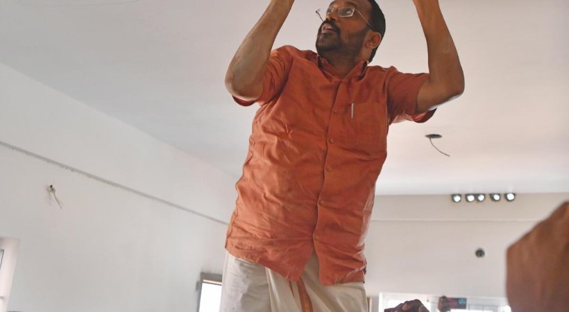 വയനാട് പുനരധിവാസ ടൗൺഷിപ്പിലെ വീഴ്ച: സർക്കാരിനെ പ്രതിരോധത്തിലാക്കി രാഷ്ട്രീയപ്പോര്